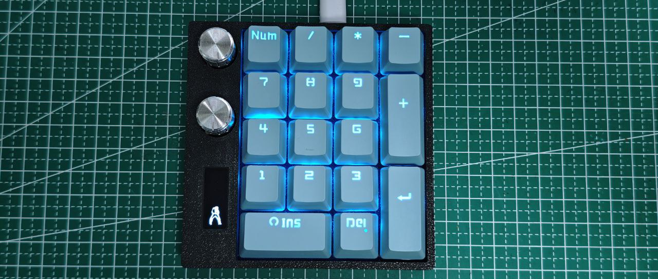 做个基于STM32+QMK的茶轴机械数字小键盘，带编码器和OLED屏幕～