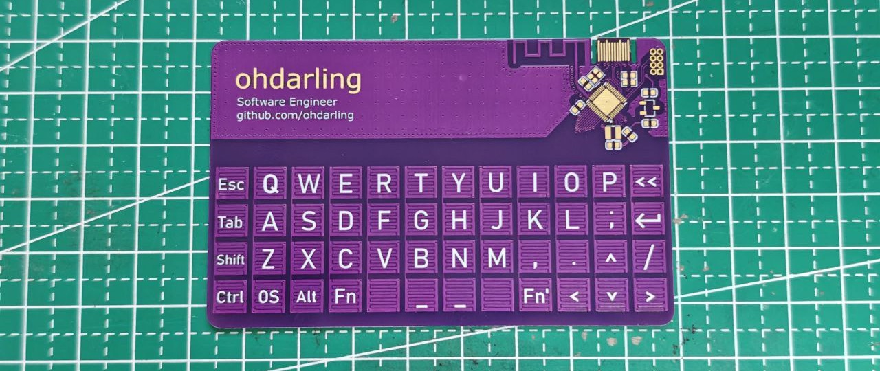 还记得那个信用卡大小的纯 PCB 键盘吗，这回有固件了～
