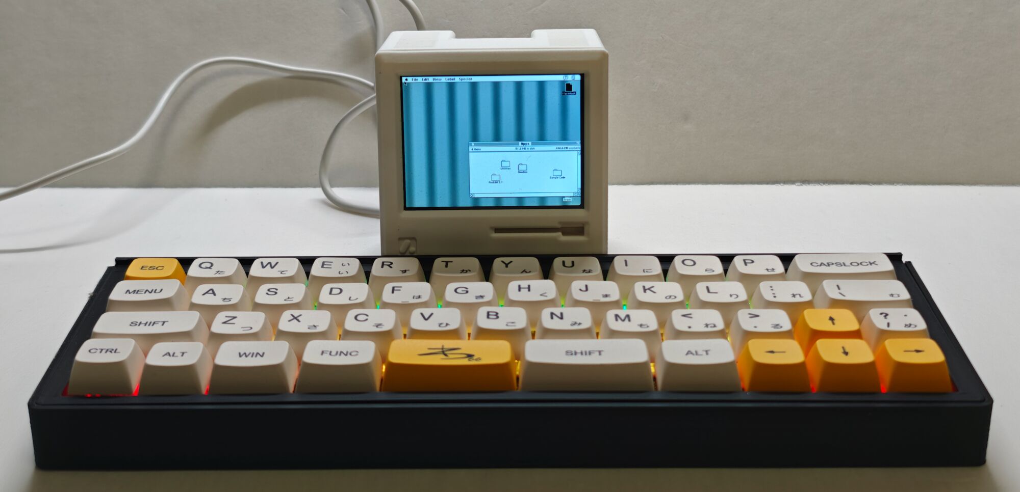 摸鱼小电脑能跑 MacOS 了，就是慢到怀疑人生